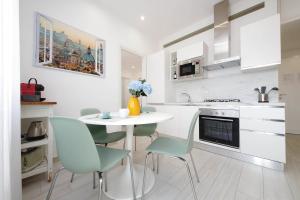 Attico Soleggiato con Terrazza a Ostia