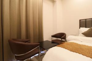 Chic Studio Apartment Steps from Medanta Medicity