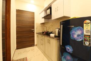 Chic Studio Apartment Steps from Medanta Medicity