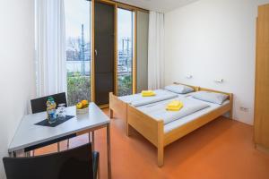 Single Room room in Jugendherberge Stuttgart Neckarpark