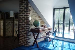B&B / Chambres d'hotes Manoir des Logis : Chambre Double - Vue sur Piscine