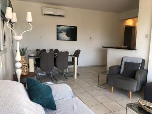 Limnaria Villas - Elegant, Spacious 3bed Apt, Pool Views, Walk to Beach