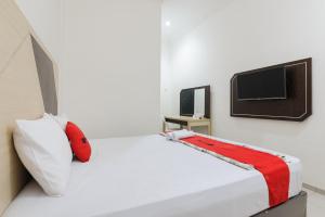 RedDoorz at Jatiwaringin near Exit Toll Pondok Gede