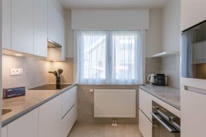 Huswell - Villa Near Beach with Double Parking