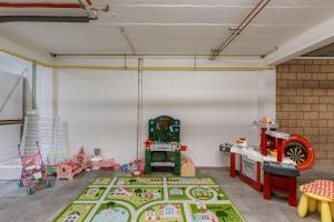 Huswell - Villa Near Beach with Double Parking