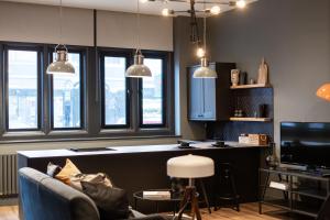 Large Studio Apartment, Free Parking, Close to Centre