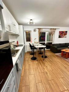 JAD - Luxury Villas - A&C, Garden, BBQ & Playground