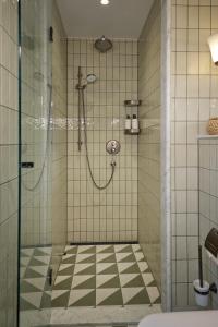 The July - Boat & Co