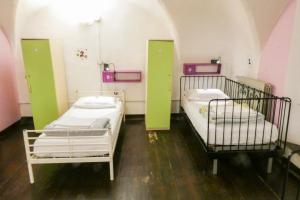 Posto Letto in Dormitorio Misto con 4 Letti