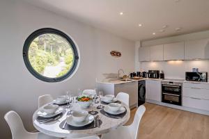 9 Middlecombe - Luxury Apartment at Byron Woolacombe, only 4 minute walk to Woolacombe Beach!