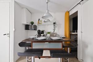 Heart of Paris-Studio-4P-Saint Honore-Free Netflix