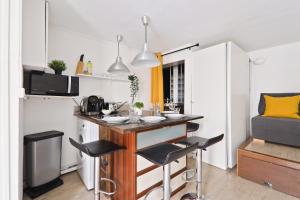 Heart of Paris-Studio-4P-Saint Honore-Free Netflix