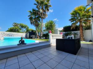 Maison avec Piscine privée chauffée 9X4m Clim TV grand ecran location saisonnière de vacances été proche plage et centre ville sud montpellier