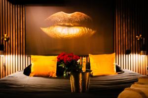 Appartements L-Aphrodite, Suite de LUXE - Love room - JACUZZI : photos des chambres