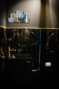 Appartements L-Aphrodite, Suite de LUXE - Love room - JACUZZI : photos des chambres