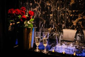 Appartements L-Aphrodite, Suite de LUXE - Love room - JACUZZI : photos des chambres