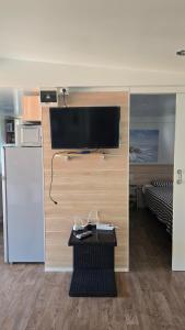 Relaxing Mobile Home Maestral - 2 min walk to the beach, pool on-site
