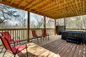 Magnificent Cabin with Hot-tub and Hiking Trails Near in Gatlinburg, Tennessee