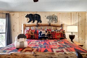 Magnificent Cabin with Hot-tub and Hiking Trails Near in Gatlinburg, Tennessee