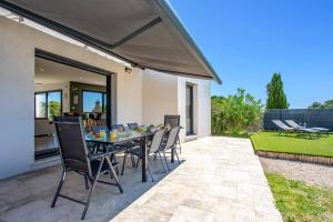 Villa Zephyr by Villa Plus