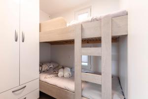 Floating Seahouse Ocean Beauty