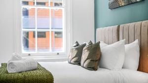 Your London Base 5BR Spacious Home for 11