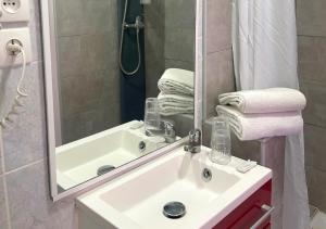 Hotels Hotel Le Carnon : photos des chambres