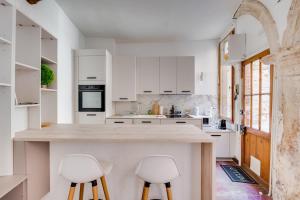 Appartements L-Arche des Carmes - Confort et Calme Hyper-centre : photos des chambres