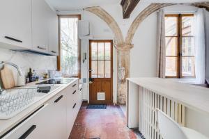 Appartements L-Arche des Carmes - Confort et Calme Hyper-centre : photos des chambres