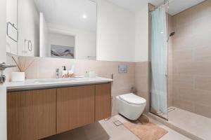 Stylish 2BR at Creek Grove Near Downtown