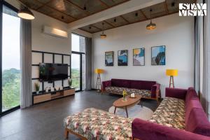 StayVista at The Solitaire Home with BBQ, Lawn, AC