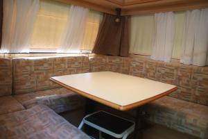 Full-Service Caravan