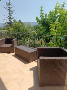 Véritable maison de campagne nouvellement rénovée au pied du Lubéron