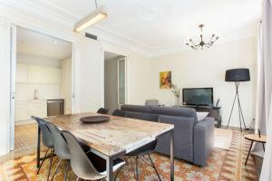 The Collection Barcelona - 4bedroom apart with balcony in Las Ramblas 1 1