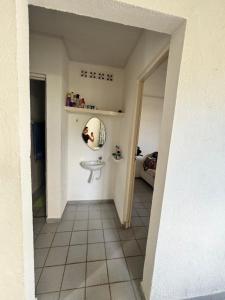 Casa pé na areia em condomínio