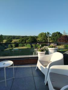 Gîte 4 personnes et 1 bébé avec vue proche de Durbuy - La Roche - 2 terrasses et jardin - Parking gratuit 2 voitures