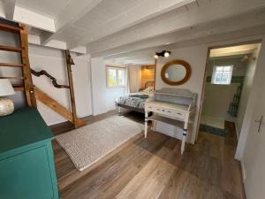 Maisons de vacances Charmante petite maison dependance : photos des chambres