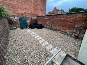 4 Bedroom House in Coventry - 3 Bathroom, Sleeps 9, with Unlimited Wi-Fi, Free Parking - 8DSC