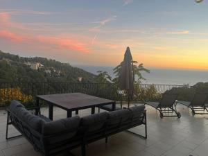 Appartement Eze Village proche Monaco fabuleuse vue mer et vieux village