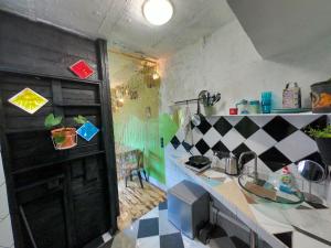 Poets sanctuary, 7 minutes walk from seaside