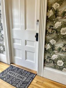 Beautiful West End Apartment