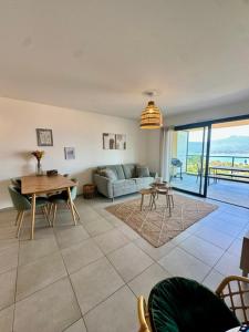 Appart tout équipé et vue sur la mer