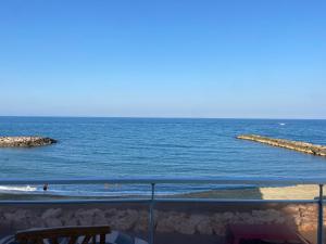 Appartements Spacious air-conditioned duplex with 270 degree sea views : photos des chambres