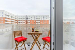 Lumina I Lux 2BR Apartment with Parking I Balcony