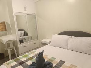 Cozy 2bedrooms one one oasis at back SM 5flr