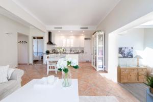 Villas 140m Villa with Pool Near Cannes : photos des chambres