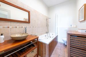 Villas 140m Villa with Pool Near Cannes : photos des chambres