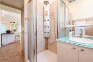 Villas 140m Villa with Pool Near Cannes : photos des chambres