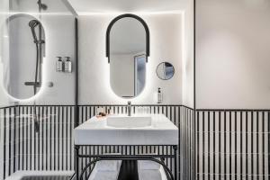 Deluxe King Room room in ibis Paris Opera La Fayette