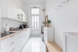 Urban Charm Central Studio AC and Bathtub